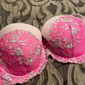 Beautiful Hot Pink lace bra from Victoria’s Secret Dream Angels Lined Dem 38C